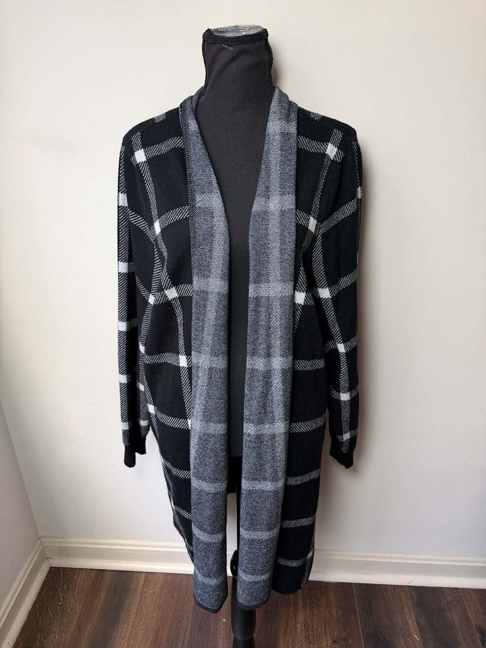 89th & Madison Black and White Plaid Open Front Long Cardigan
